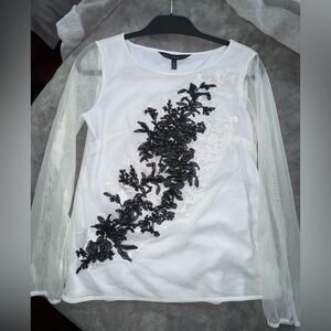 White House Black Market Delicate Embroidered Top | White & Black | EUC | XS